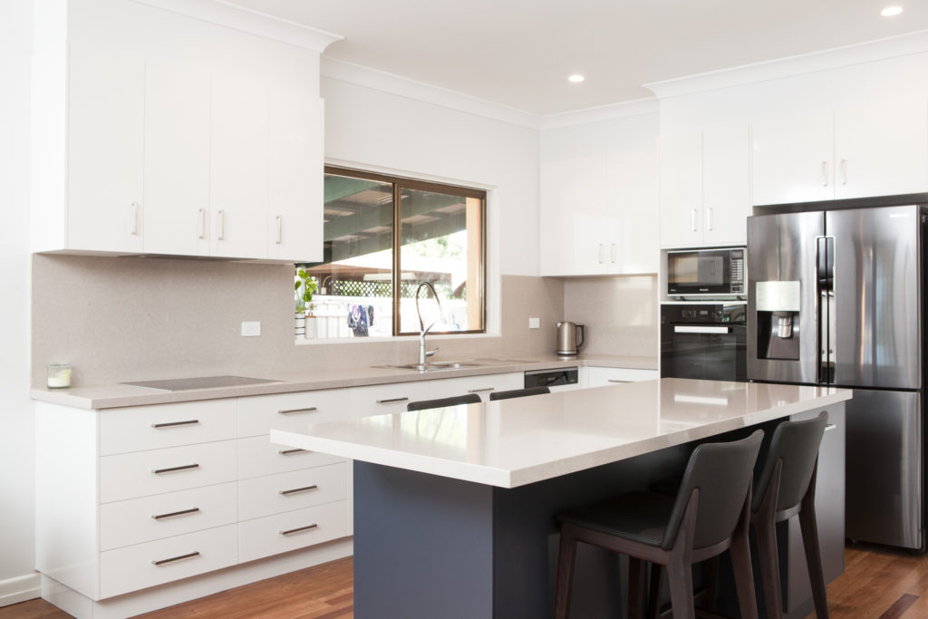 C20- Brushed SS Melbourne Bar Cabinet Handles